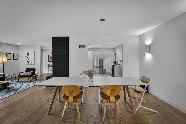 Photo - 1624 W 50th St