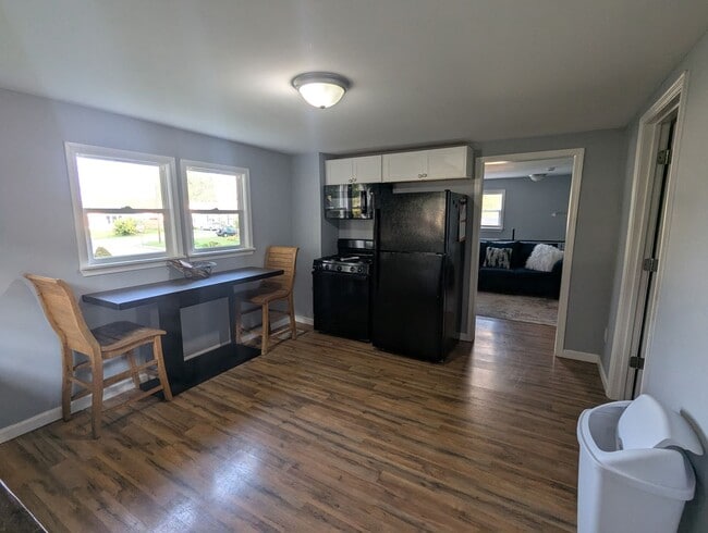 Photo - Beautifully renovated 3 bedroom furnished ...