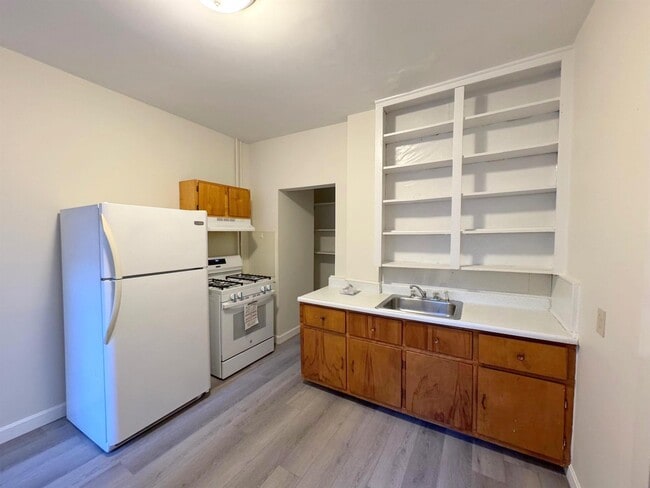 Building Photo - 250 Beacon St Unit 1R