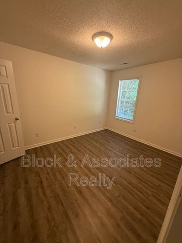 Photo - 515 Holly St