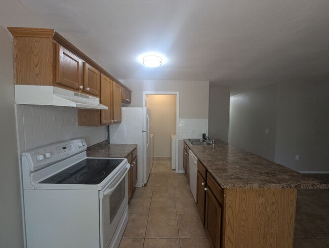 Building Photo - Quail Valley 3 Bedroom 2 bathroom Unit 222 Quail Valley