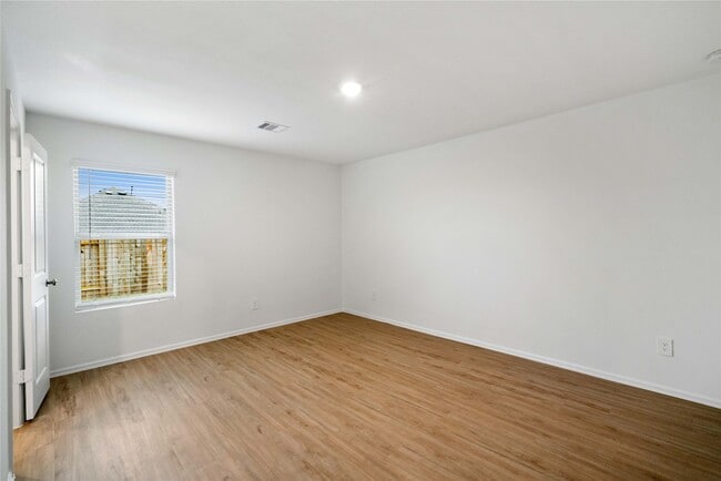 Photo - 104 Pine Bend Ct