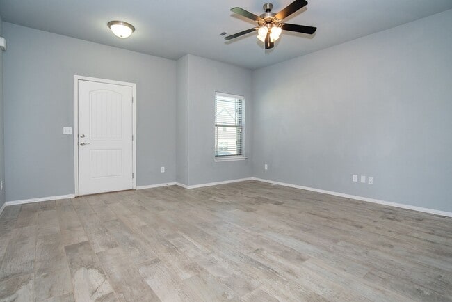Photo - Shane Taylor -1312 Corsica Unit Room 3
