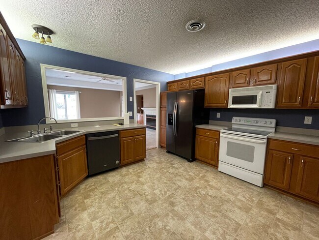 Photo - CUTE TOWN HOME ON WEST SIDE! FENCED IN YARD!