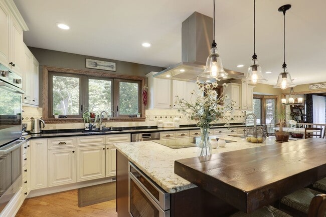 Photo - 11400 Burr Oak Ln