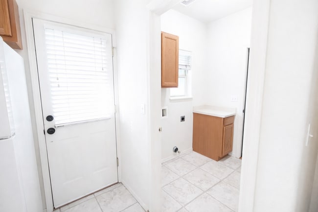 Photo - Beautiful 2x2.5 townhouse in NW Crossing!