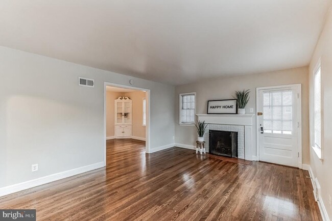 Photo - 440 N Nelson St