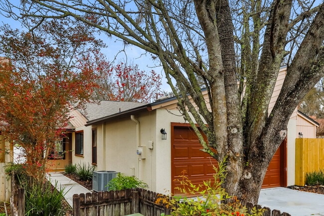 Photo - 1960 Oak Twist Ct