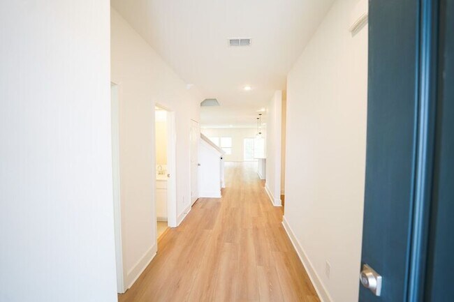 128 Kingswood Cir