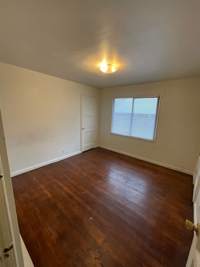 Photo - ar808 / ar806 53rd Unit 806