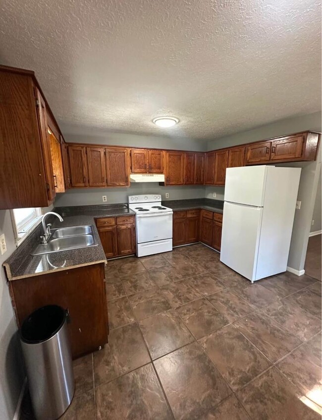 Photo - 180 Crestview Dr NW