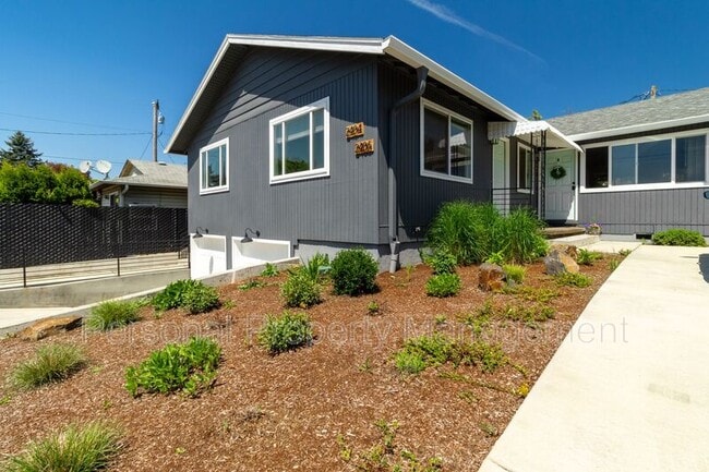 Building Photo - 2404 E 13th St