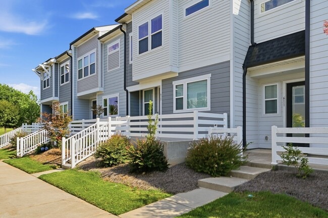 Building Photo - Like-New LoSo Townhome | 3BR + Loft | 2-Car Garage | Move-In Ready