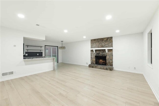 Photo - 1487 Springwood Dr SE