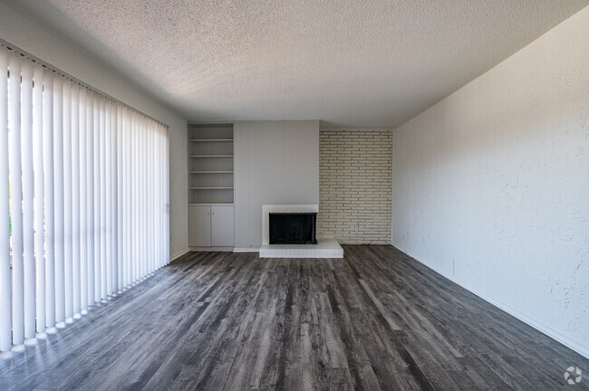 1BR, 1BA - 663SF