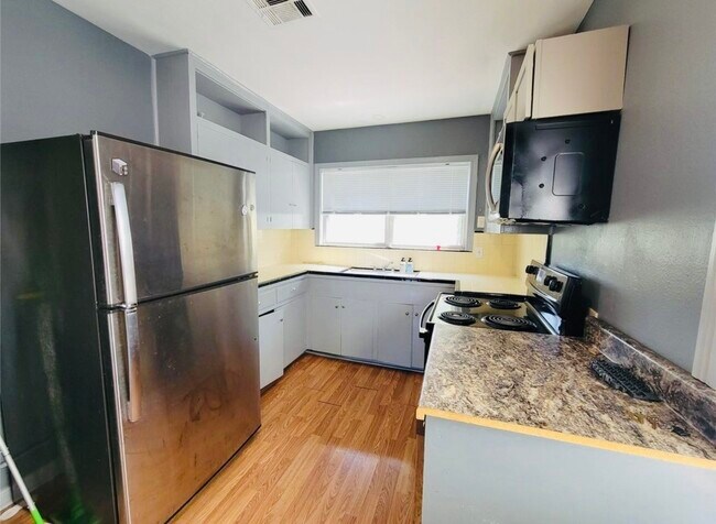 Photo - 2027 Sheridan St