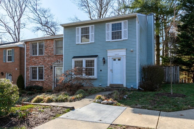 Photo - Bright and Spacious Townhome Living Near Reston
