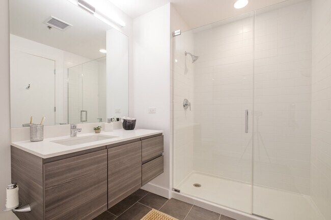 Photo - 191 W Hubbard St