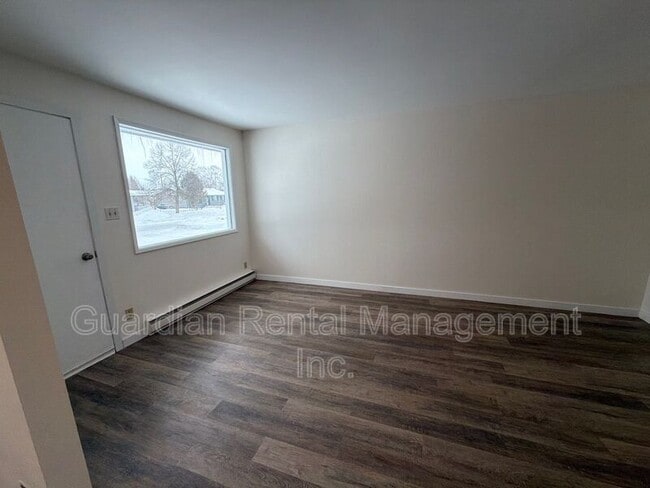 Photo - 137 Huron Crescent