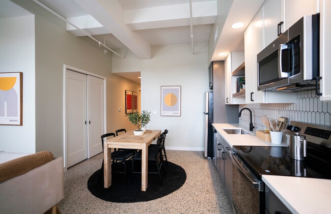 Apt 1109 Dining / Kitchen