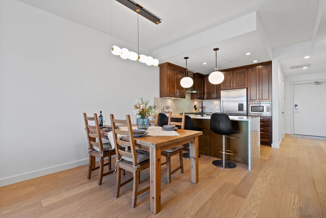 Photo - 5011 Springs Blvd