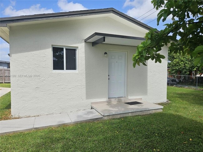 Building Photo - 9415 SW 38th St Unit B
