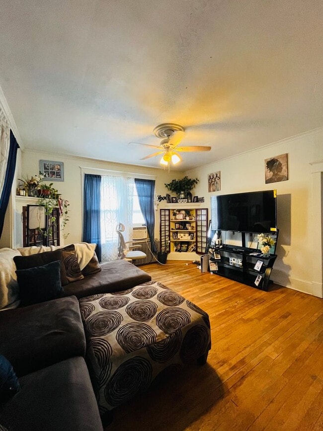 Photo - Large 3 bedroom on a great quiet street. Apartment Unit Parkwood Blvd.1305-2