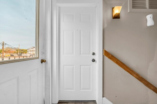 Photo - 817 College St Unit 817 College St #2