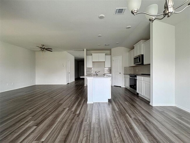 Photo - 180 Pivot Dr