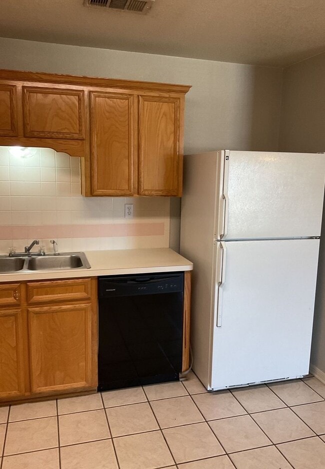 Photo - 3906 Hitchrock Dr Unit 3906 Hitchrock Drive - B