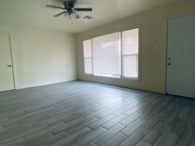 Photo - Charming 4 bedroom 1 bathroom- Ready to be leased Now!