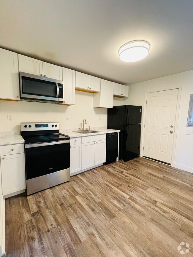 Building Photo - 2500 E 19th St Unit 2500 E 19th St  106 Rental