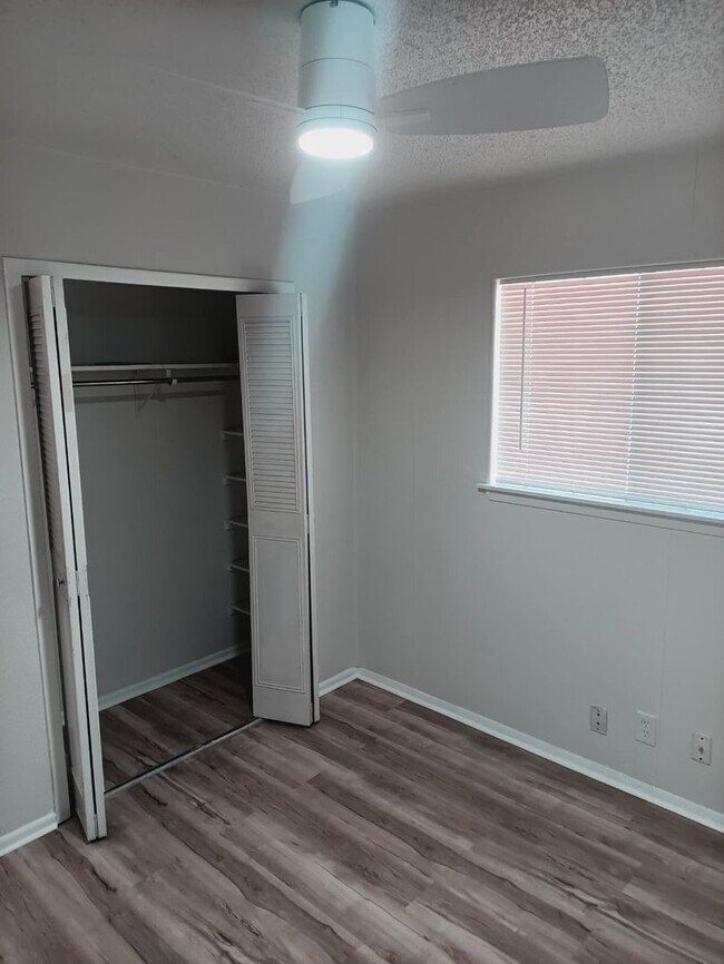 Photo - Well-Maintained Home with Modern Features in Prime Live Oak Location