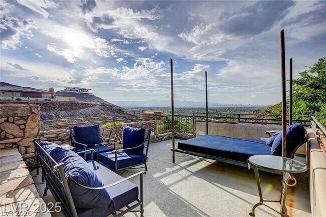 Photo - 1608 Liege Dr