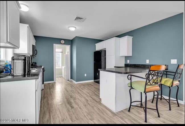 Photo - 334 E Bayview Ave