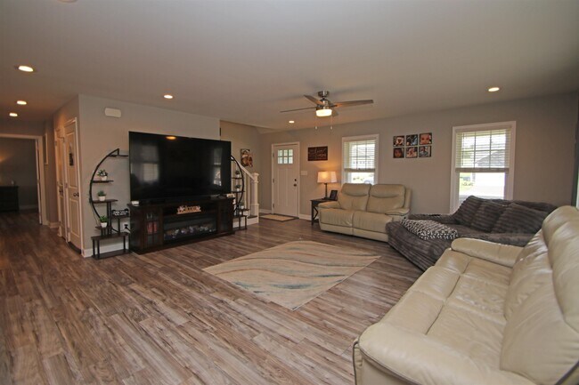 Photo - 224 Spring Run Ln