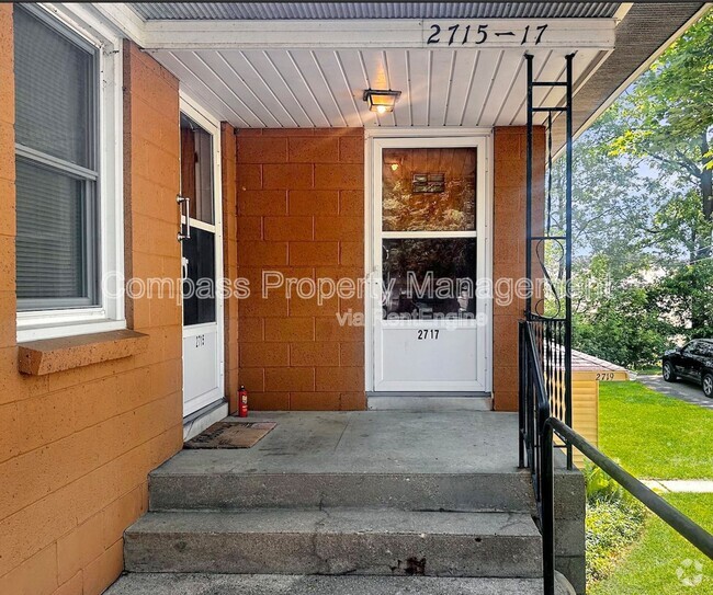 Building Photo - 2717 S Burdick St Rental