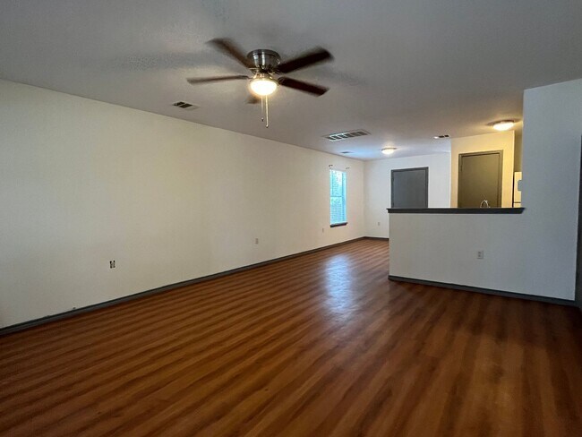 Photo - Cute 3/2.5 in Manor