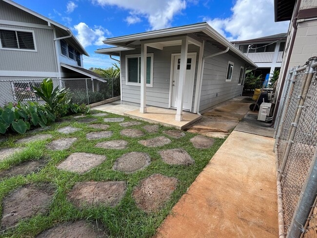 Building Photo - R00241 Unit 1