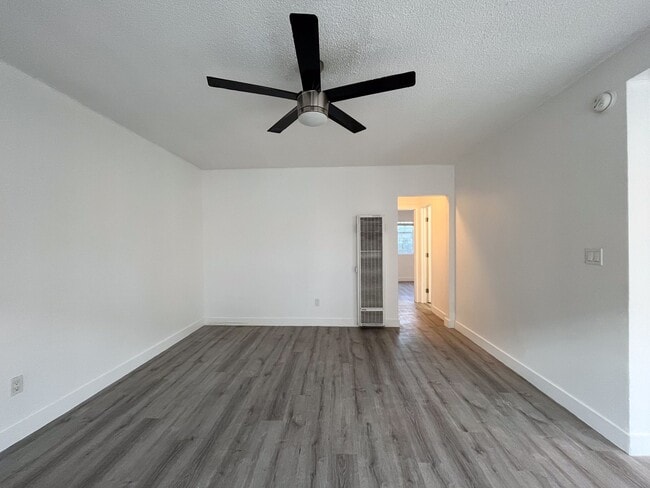 Photo - 14715 Chadron Ave