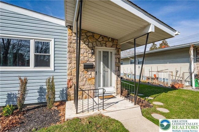 Photo - 732 N St Lucas St