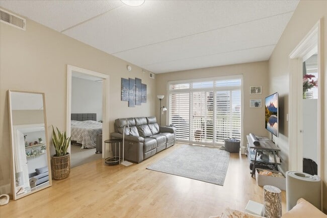 Photo - 1670 Mill St