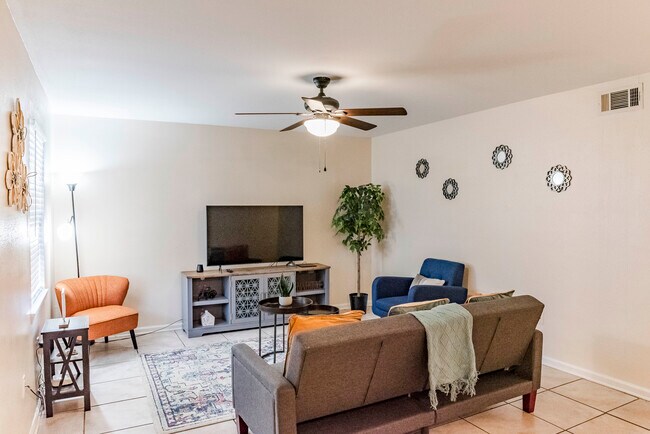 Building Photo - 628 Magnolia St Unit 1 Rental