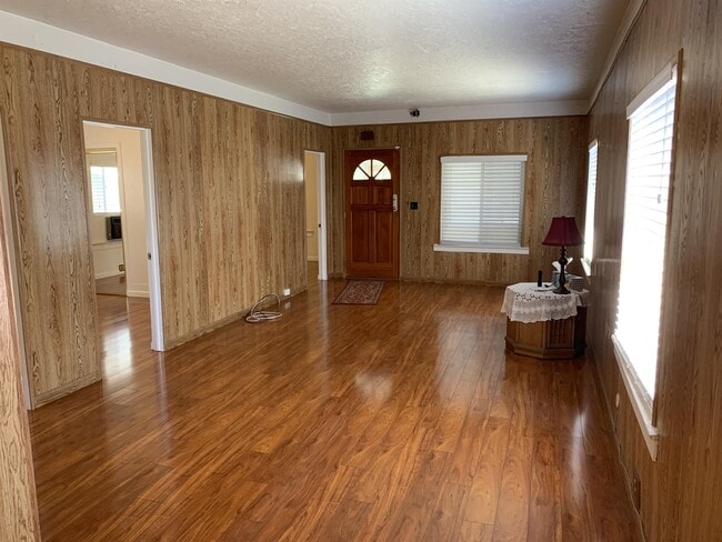 Photo - 211 Waverly St