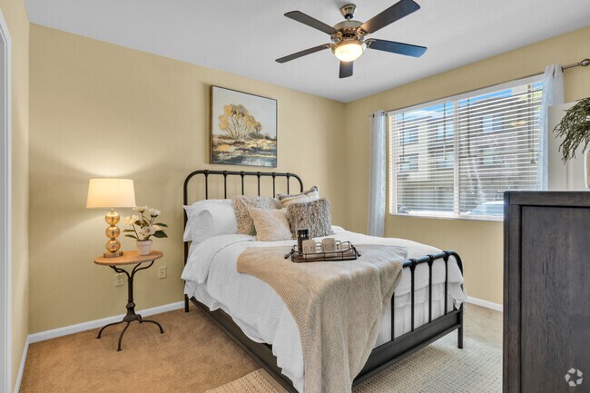 2BR, 2BA - 1056SF - 2nd Bedroom
