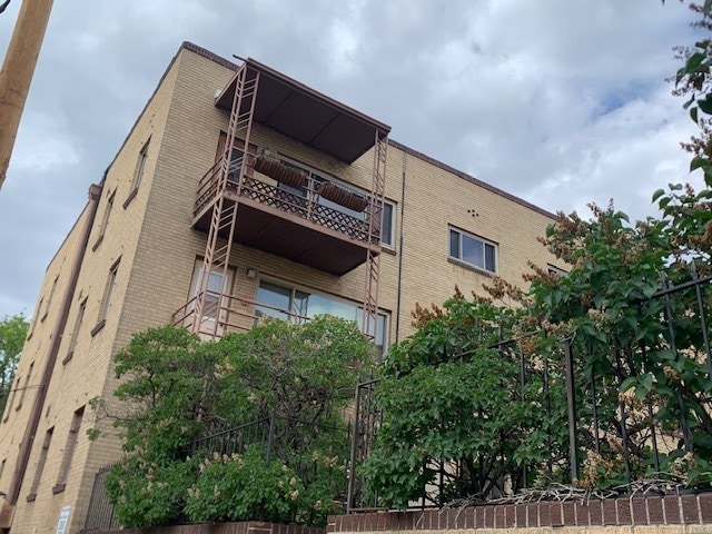 Balcony overlooks courtyard - 1175 Emerson St #302 Unit 302