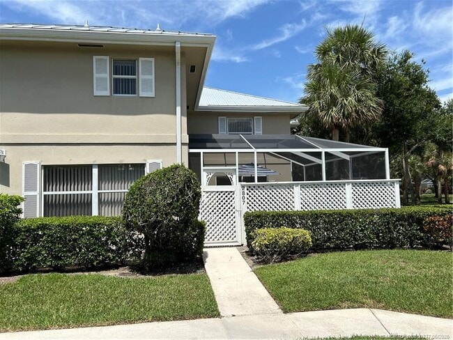 Photo - 2807 SW Lakemont Pl