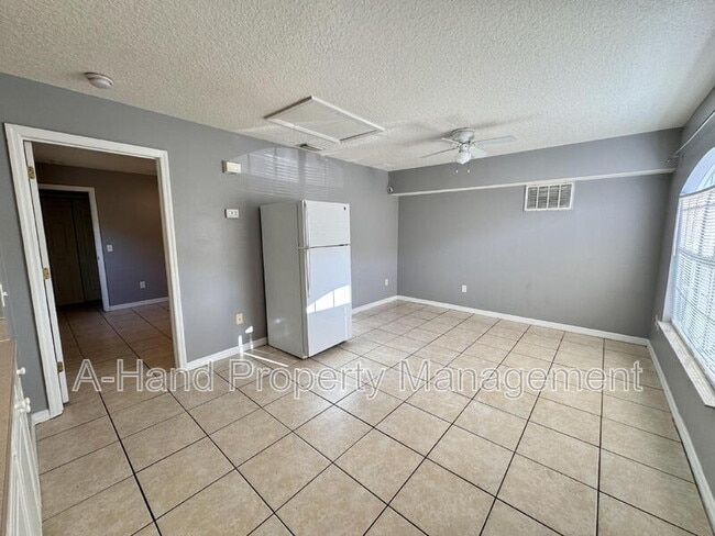 Photo - 2725 Fan Palm Dr Unidad B
