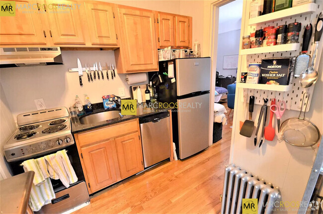 Building Photo - 587 Beacon St Unit #4 Rental