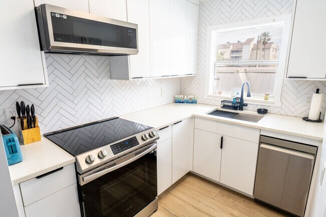 Photo - 10 164th Ave